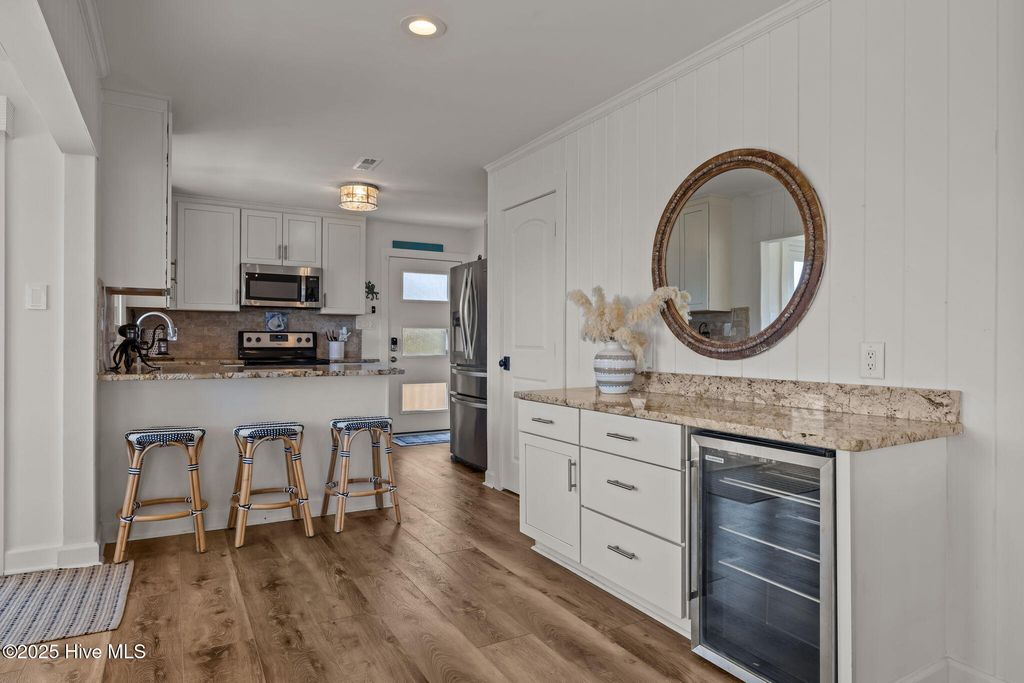 Image 11 of property listing at 7122 Ocean Drive, Emerald Isle, NC 28594