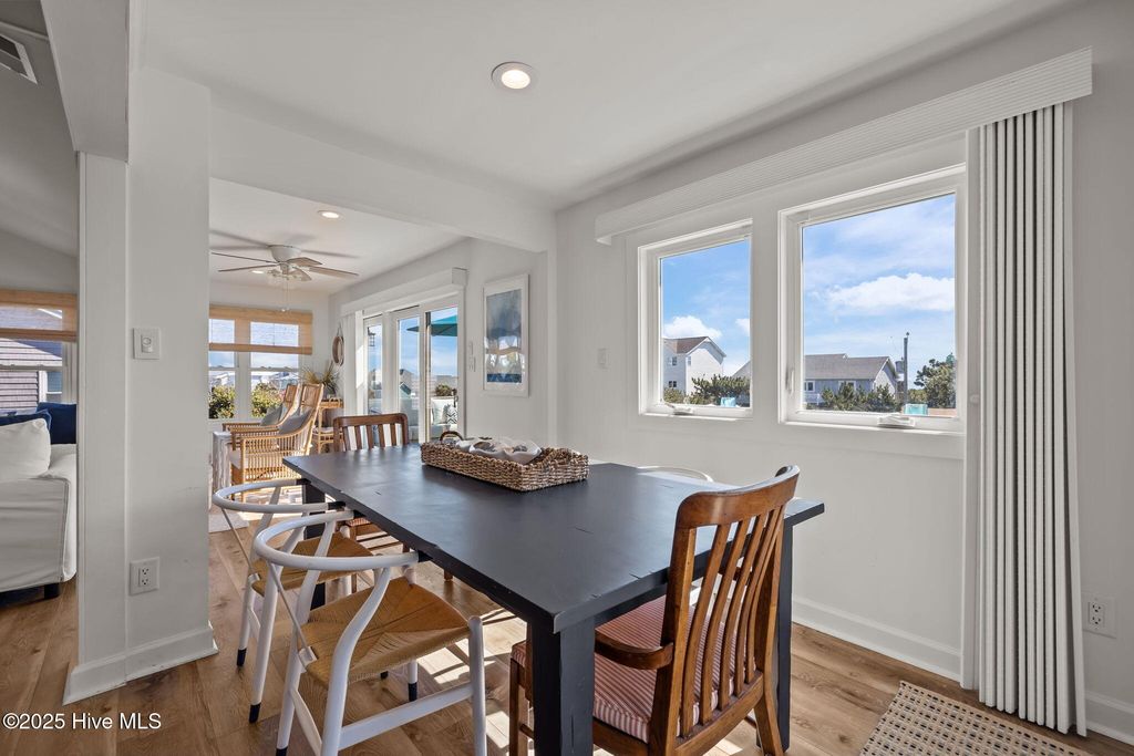 Image 12 of property listing at 7122 Ocean Drive, Emerald Isle, NC 28594