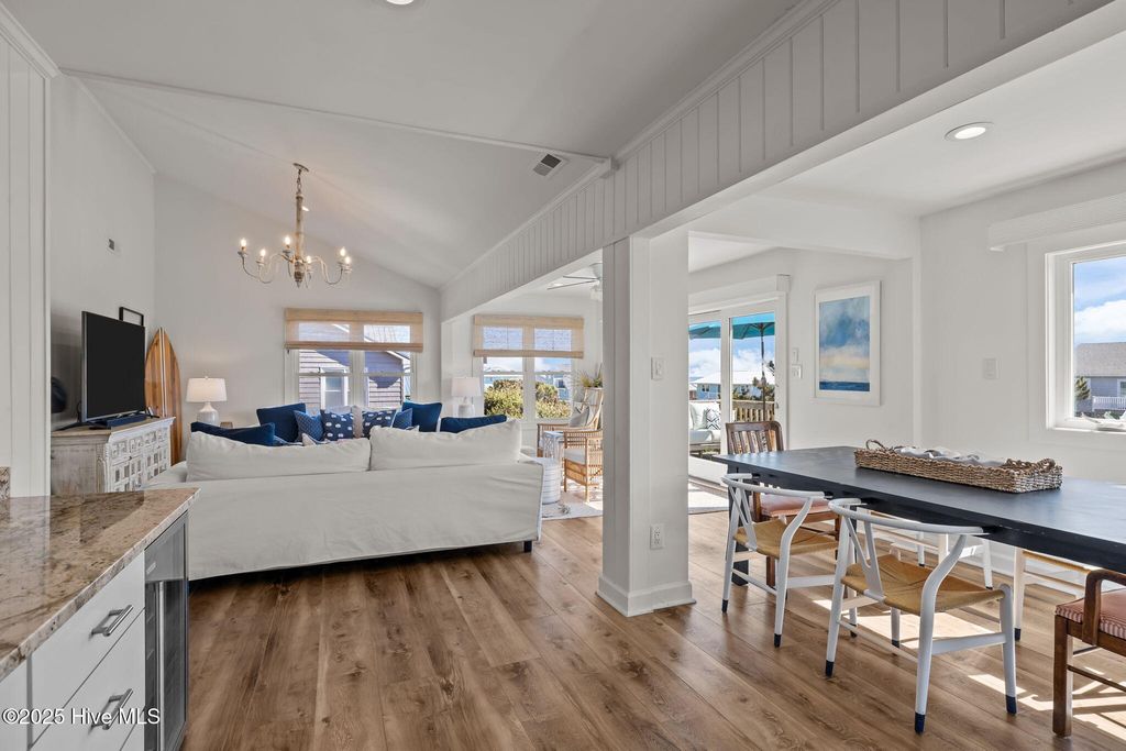 Image 14 of property listing at 7122 Ocean Drive, Emerald Isle, NC 28594