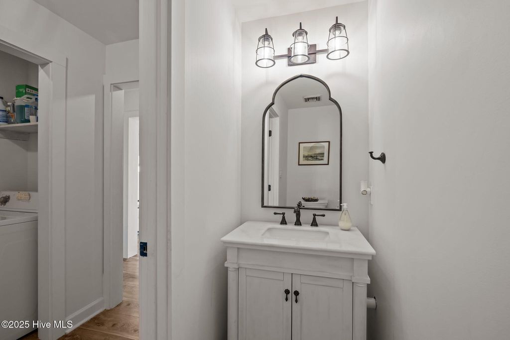 Image 19 of property listing at 7122 Ocean Drive, Emerald Isle, NC 28594