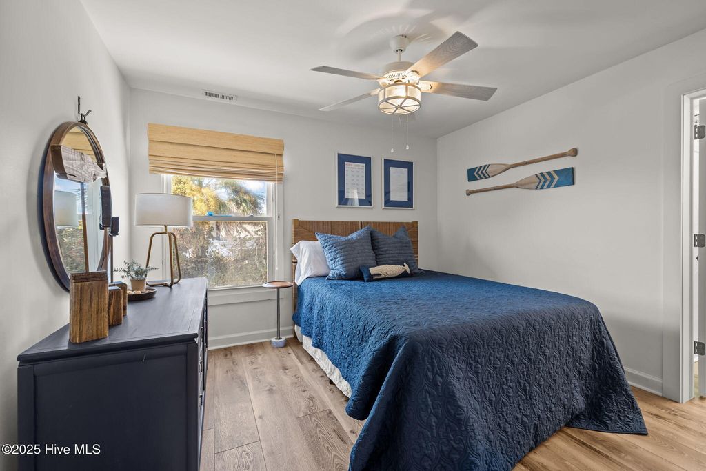 Image 22 of property listing at 7122 Ocean Drive, Emerald Isle, NC 28594