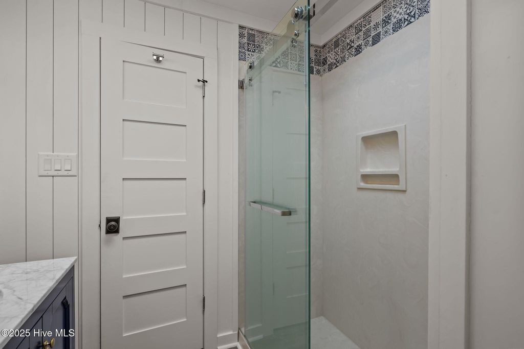 Image 24 of property listing at 7122 Ocean Drive, Emerald Isle, NC 28594