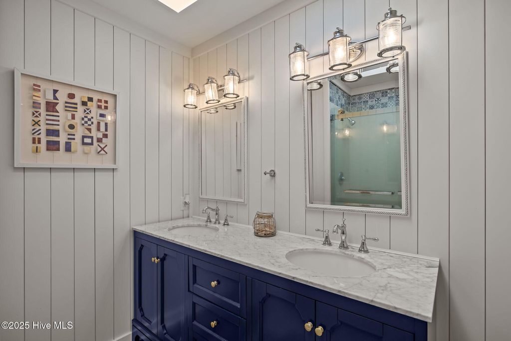 Image 25 of property listing at 7122 Ocean Drive, Emerald Isle, NC 28594