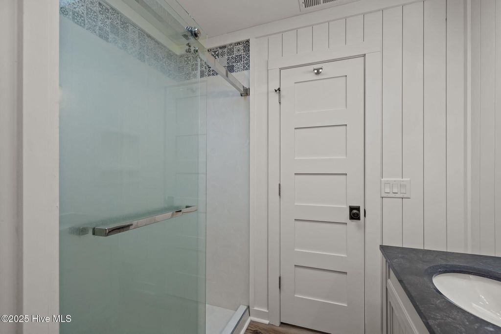 Image 29 of property listing at 7122 Ocean Drive, Emerald Isle, NC 28594