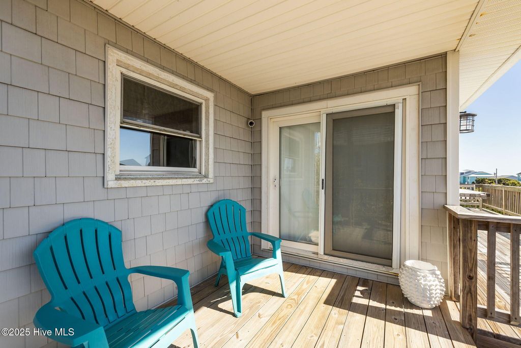 Image 3 of property listing at 7122 Ocean Drive, Emerald Isle, NC 28594