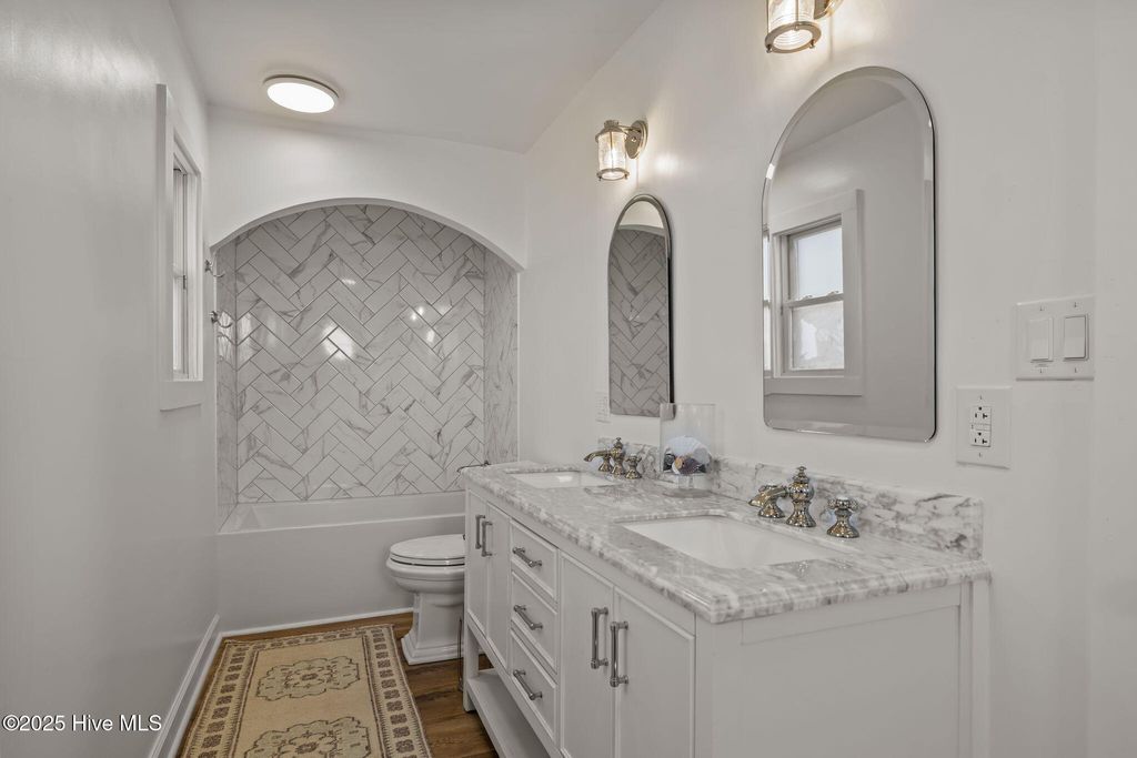 Image 37 of property listing at 7122 Ocean Drive, Emerald Isle, NC 28594