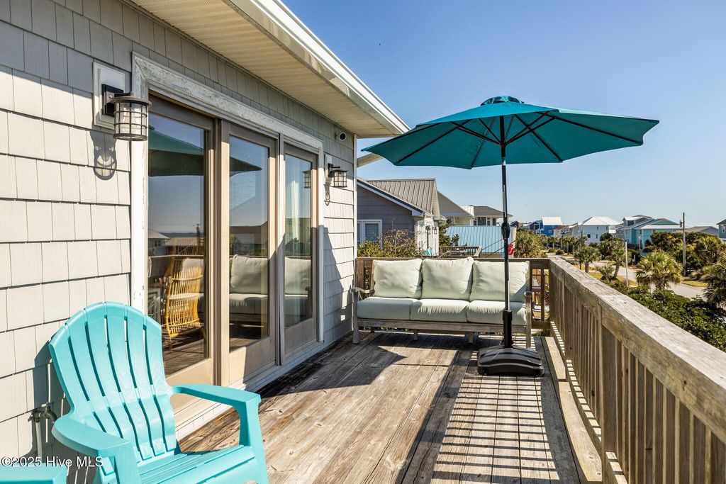 Image 4 of property listing at 7122 Ocean Drive, Emerald Isle, NC 28594