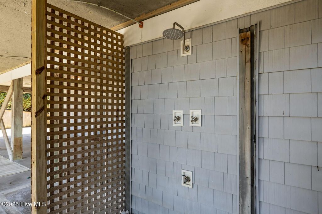 Image 41 of property listing at 7122 Ocean Drive, Emerald Isle, NC 28594