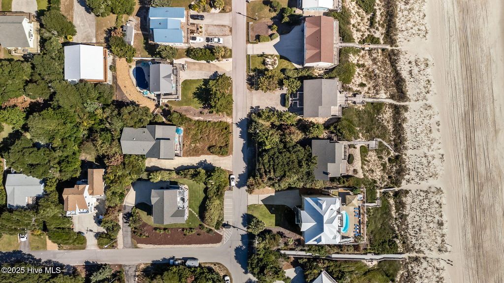 Image 46 of property listing at 7122 Ocean Drive, Emerald Isle, NC 28594