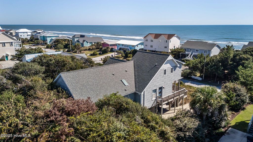 Image 53 of property listing at 7122 Ocean Drive, Emerald Isle, NC 28594