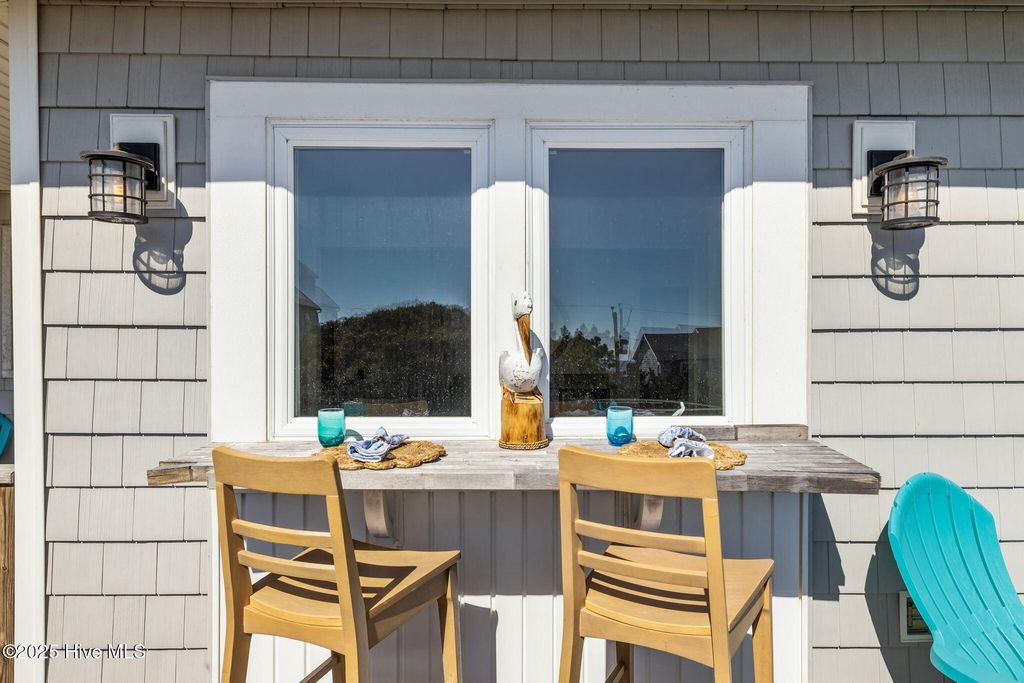 Image 6 of property listing at 7122 Ocean Drive, Emerald Isle, NC 28594