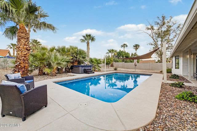 921 N SANDAL Circle, Mesa, AZ 85205