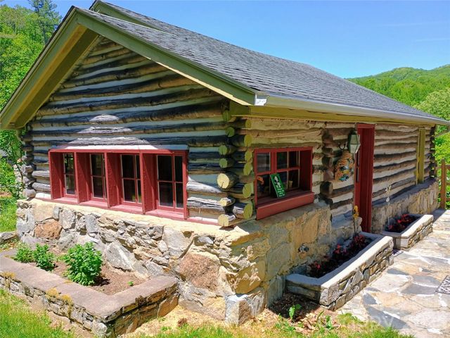 72 Chestnut Hill Road, Gerton, NC 28735
