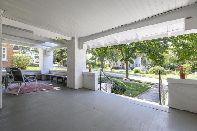 121 N Hartwell AVENUE, Waukesha, WI 53186