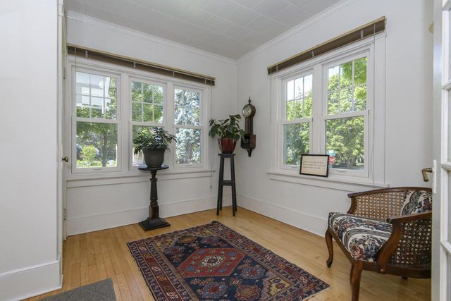 121 N Hartwell AVENUE, Waukesha, WI 53186