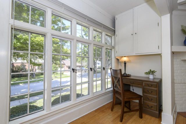 121 N Hartwell AVENUE, Waukesha, WI 53186