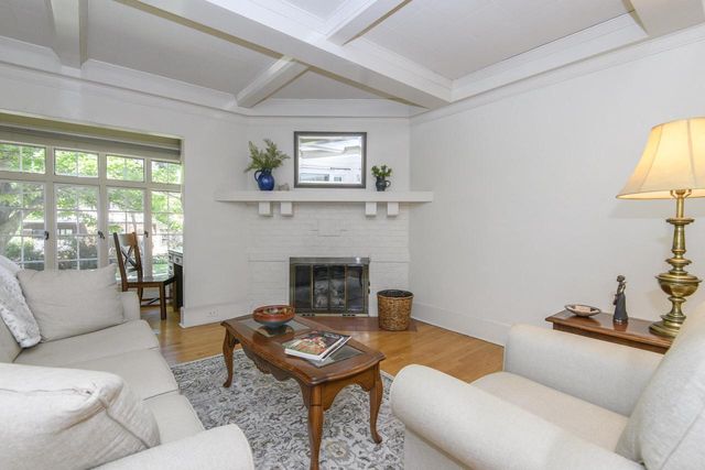 121 N Hartwell AVENUE, Waukesha, WI 53186