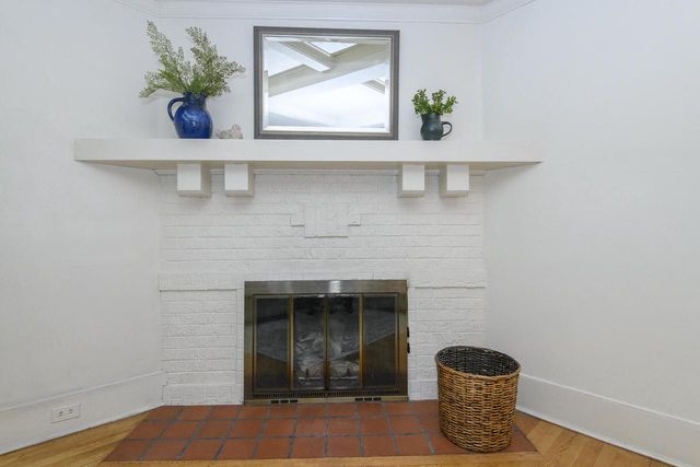121 N Hartwell AVENUE, Waukesha, WI 53186