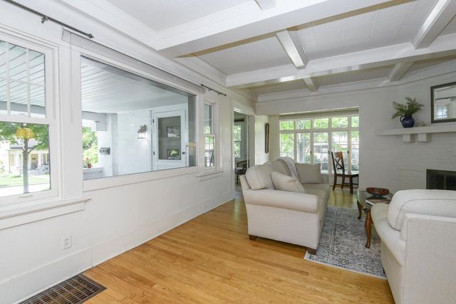 121 N Hartwell AVENUE, Waukesha, WI 53186