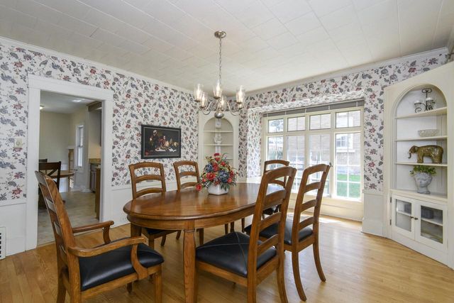 121 N Hartwell AVENUE, Waukesha, WI 53186