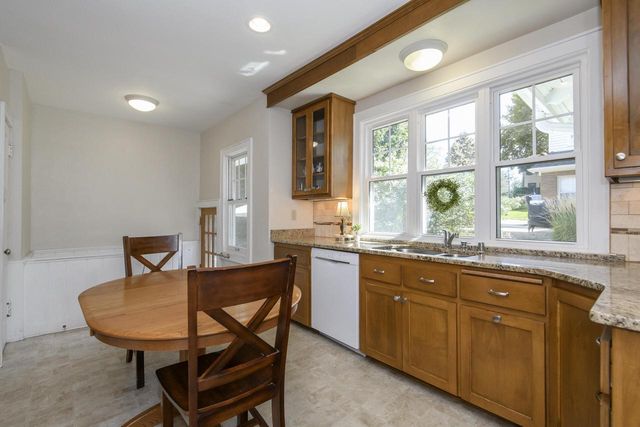 121 N Hartwell AVENUE, Waukesha, WI 53186