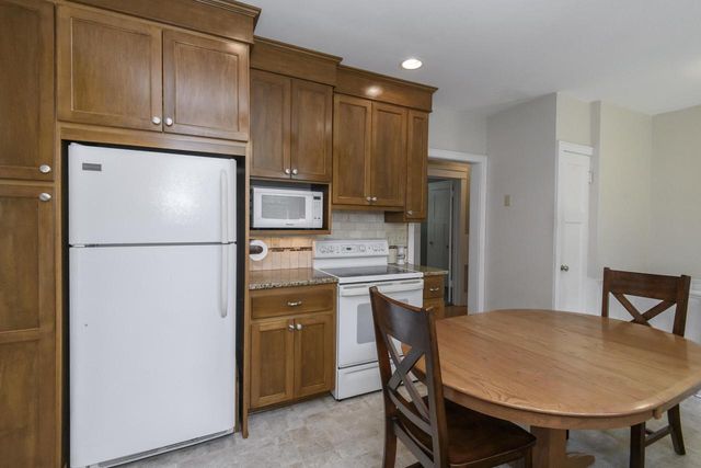 121 N Hartwell AVENUE, Waukesha, WI 53186