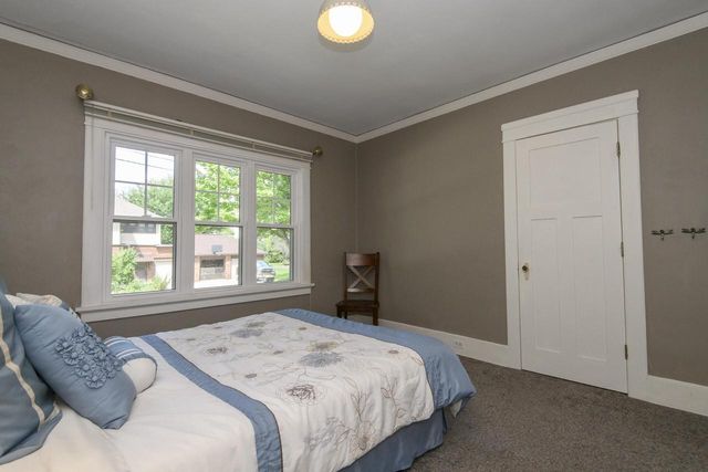 121 N Hartwell AVENUE, Waukesha, WI 53186