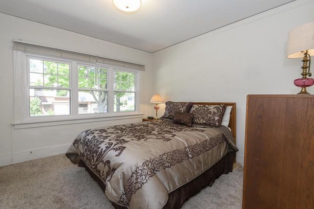 121 N Hartwell AVENUE, Waukesha, WI 53186