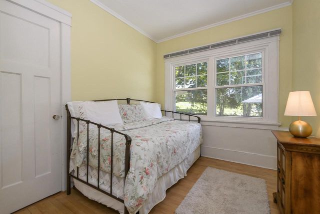 121 N Hartwell AVENUE, Waukesha, WI 53186
