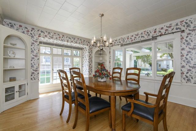 121 N Hartwell AVENUE, Waukesha, WI 53186