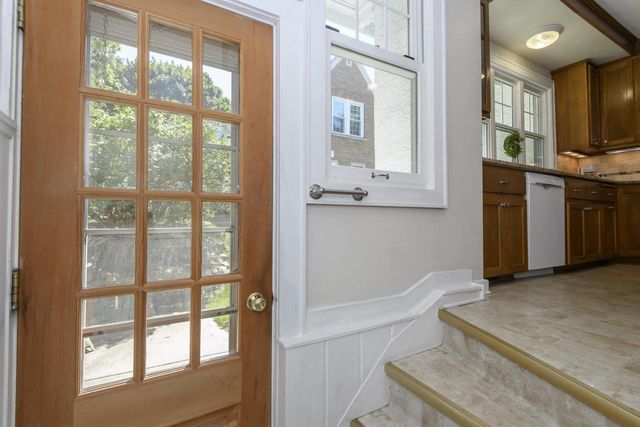 121 N Hartwell AVENUE, Waukesha, WI 53186
