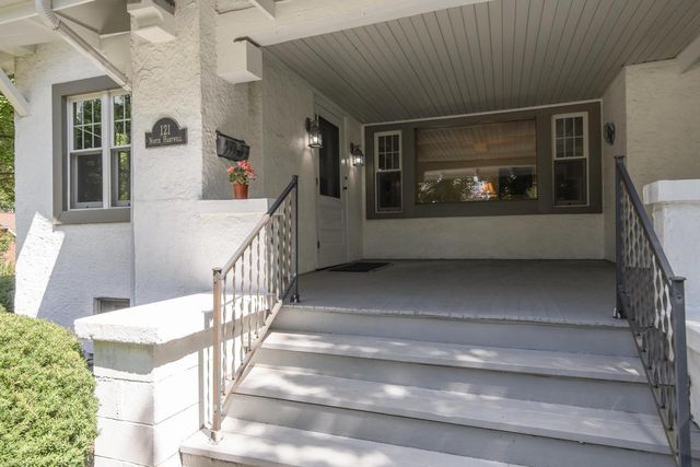 121 N Hartwell AVENUE, Waukesha, WI 53186