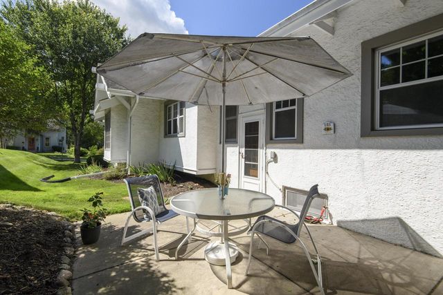 121 N Hartwell AVENUE, Waukesha, WI 53186