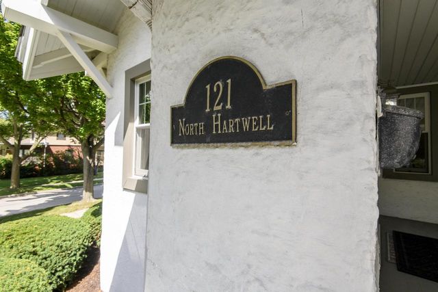 121 N Hartwell AVENUE, Waukesha, WI 53186