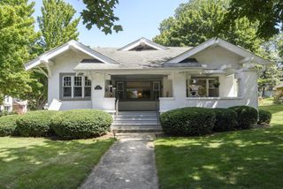 121 N Hartwell AVENUE, Waukesha, WI 53186
