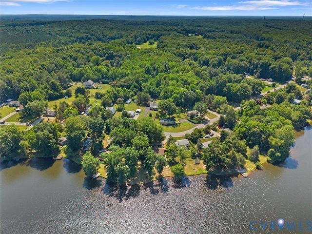 2235 Lakeview Dr, Powhatan, VA 23139