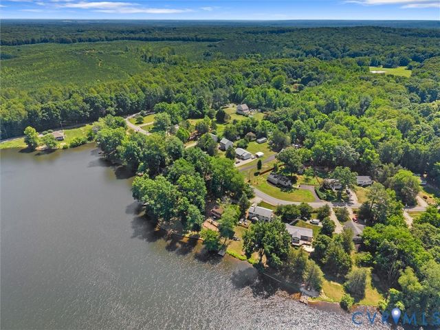 2235 Lakeview Dr, Powhatan, VA 23139