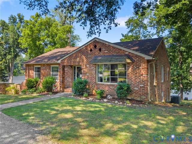 2235 Lakeview Dr, Powhatan, VA 23139