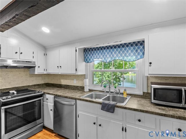 2235 Lakeview Dr, Powhatan, VA 23139