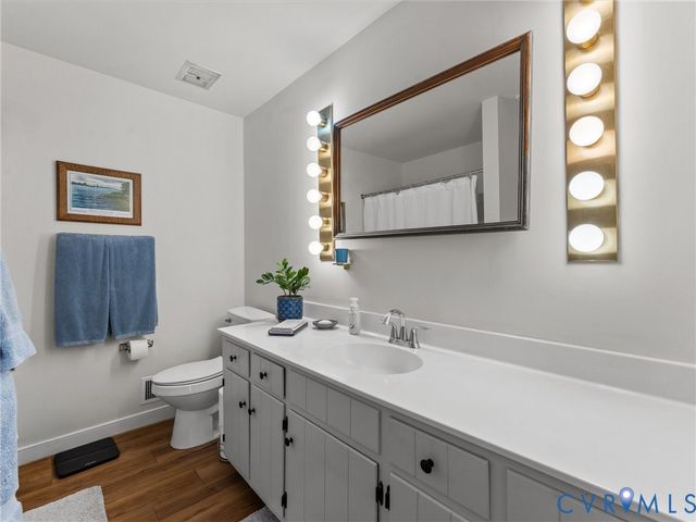 2235 Lakeview Dr, Powhatan, VA 23139