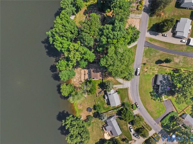 2235 Lakeview Dr, Powhatan, VA 23139