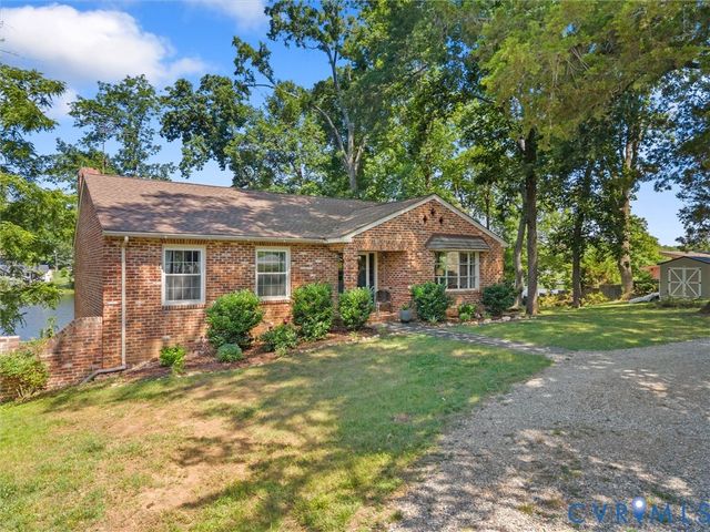 2235 Lakeview Dr, Powhatan, VA 23139