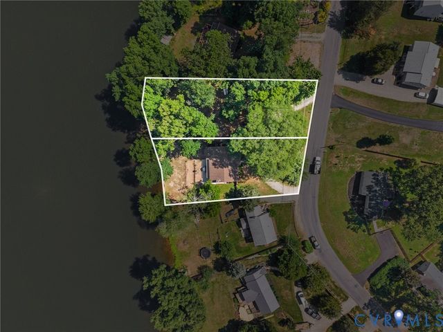 2235 Lakeview Dr, Powhatan, VA 23139