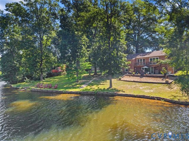 2235 Lakeview Dr, Powhatan, VA 23139
