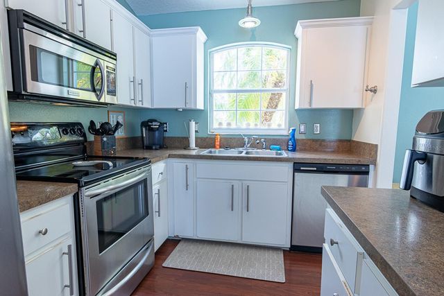 906 WEE BURN PLACE, Sarasota, FL 34243