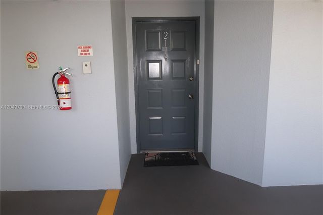 1401 SW 128th Terrace 211H, Pembroke Pines, FL 33027