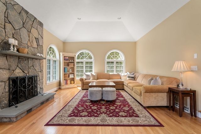 41 York Rd, Wayland, MA 01778