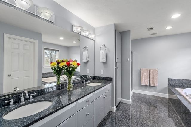 41 York Rd, Wayland, MA 01778