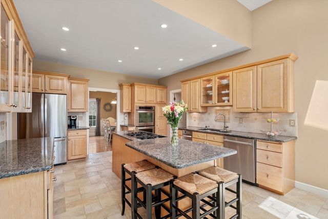 41 York Rd, Wayland, MA 01778
