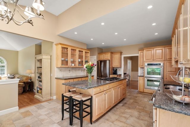 41 York Rd, Wayland, MA 01778
